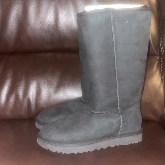 NEW!! UGG CLASSIC TALL BOOT BLACK - Picture 2 of 3